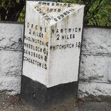 Milepost, SW of Huntsback Farm; S of Wistaton road