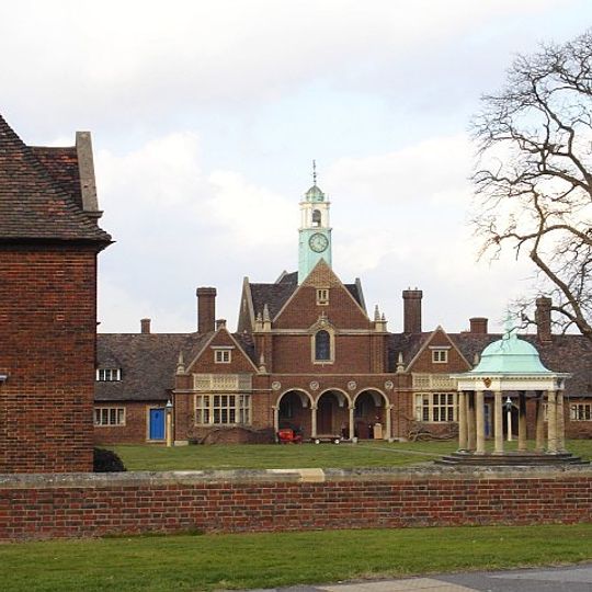 Nos 1-47, Cupola In Centre Court, Foord Almshouses Nos 48-64, 1-47