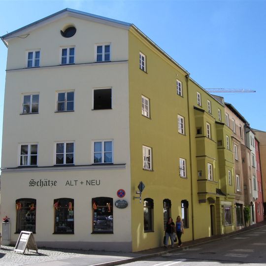 Wohn- und Geschäftshaus