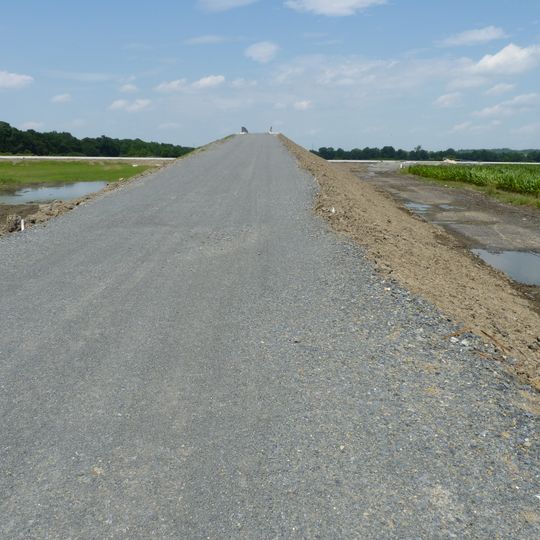 Most přes dálnici D1 severně od dvora Martinov v Dolní Lutyni