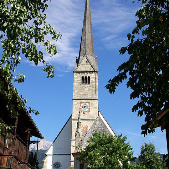 Kath. Pfarrkirche hl. Maria und Friedhof