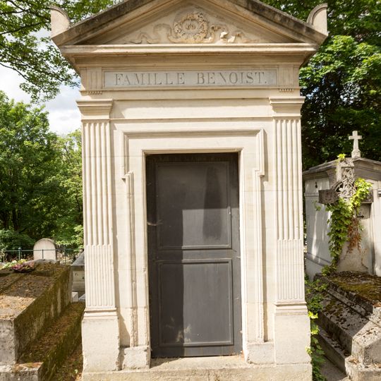Grave of Benoist