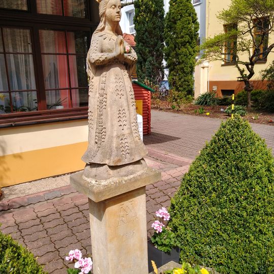 Socha Panny Marie v areálu CMŠ Lipenská v Českých Budějovicích