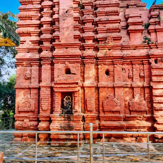 Shiva temple, Pujeripali Maharajpur
