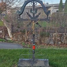 Gusseisernes Kreuz mit Spiralverzierugen in Thürneustift