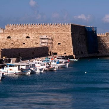 Lugares fuera de las rutas convencionales en Creta: fortalezas venecianas, gargantas de caliza y pueblos de montaña