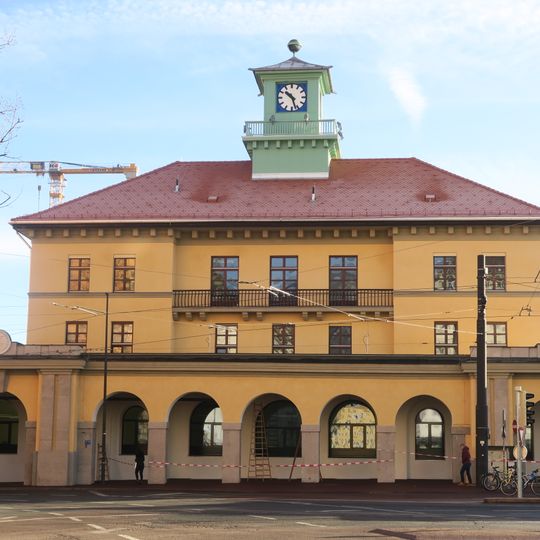Uhrturmgebäude des alten Hauptbahnhofes