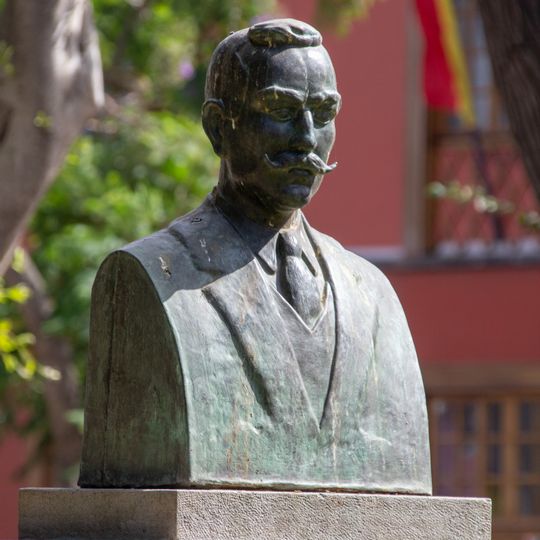 Guillermo Perera y Álvarez monument