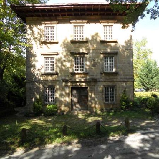 Palacio De Urdanibia