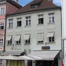 Wohn- und Geschäftshaus