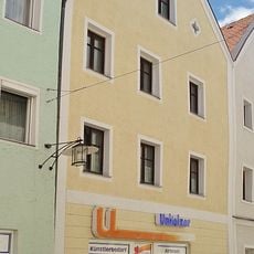 Wohn- und Geschäftshaus