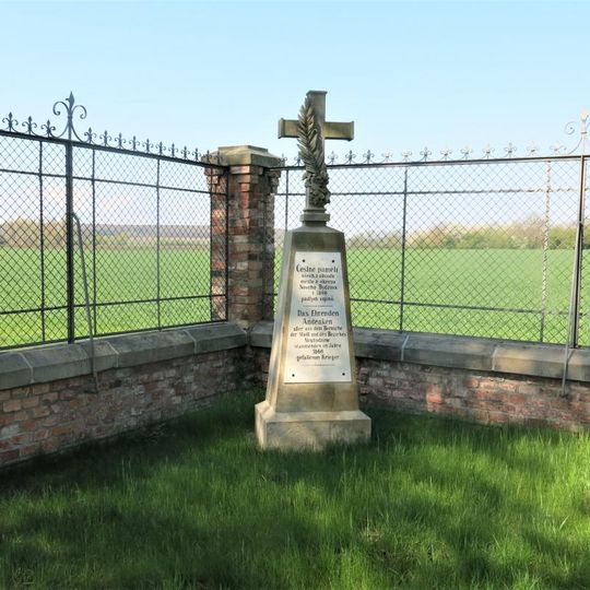 Pomník padlým 1866 z novobydžovska za nemocnicí v Novém Bydžově