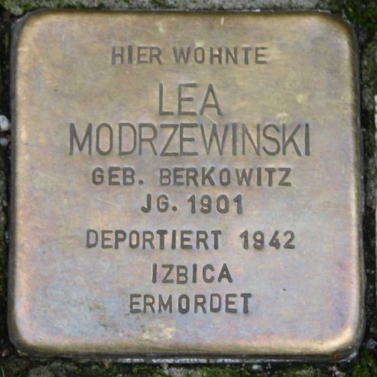 Stolperstein em memória de Lea Modrzewinski