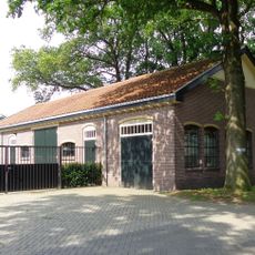 Wagenloods annex paardenstal