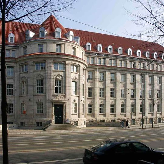 Verwaltungsgebäude Karl-Liebknecht-Straße 143
