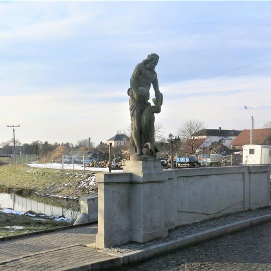 Alegorická socha Voda na mostě v Křinci