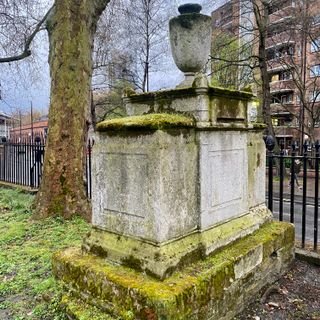Unidentified Tomb In St Pancras Old Church Gardens