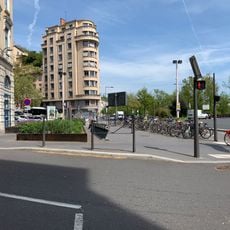 Place Adrien-Godien