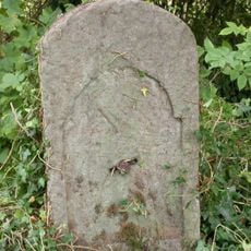 Milestone, Breadstone; 100m E of Old Farm