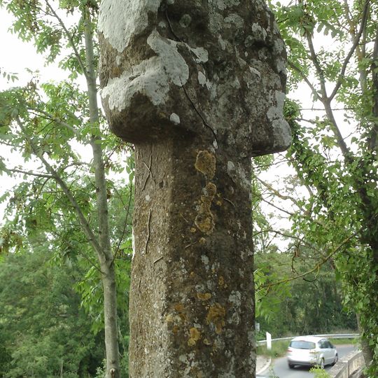 Croix romane de Feuguerolles-Bully