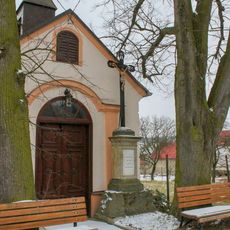 Kříž v Náměšti na Hané v části Nové Dvory u kaole