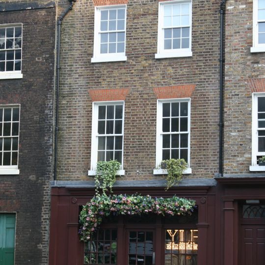 30, Whitechapel Road E1