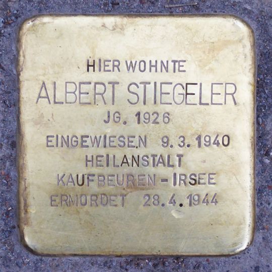 Stolperstein en memoria de Albert Stiegeler