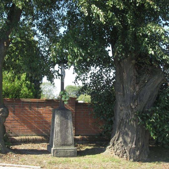 Kříž u Popoviček u křižovatky