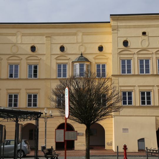 Ehemals Bezirksamt, dann Landratsamt, jetzt staatliches Vermessungsamt