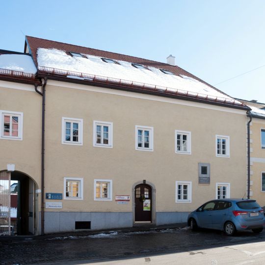 Wohn- und Geschäftshaus, Geburtshaus von Hans Schnopfhagen