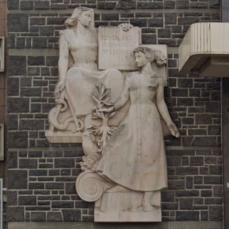 Three-dimensional space: sciences and letters