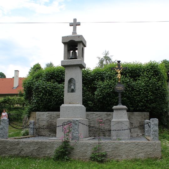 Kříž u zvoničky v Bláhově Lhotě