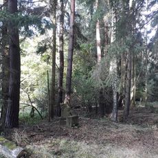 Kříž jihovýchodně od Vlkošova