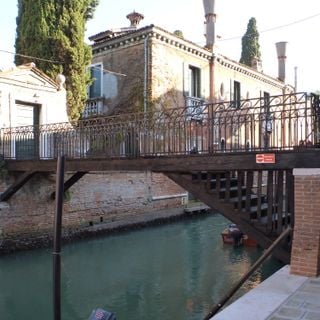 Private bridge of the Garden of Eden, Venice