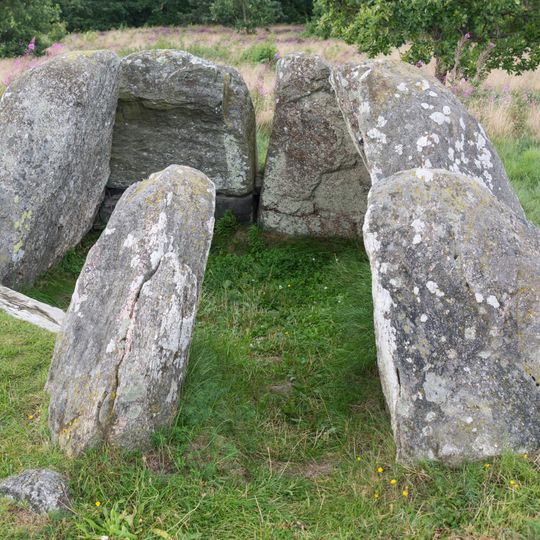 Tustrup-gravpladsens fritstående dyssekammer