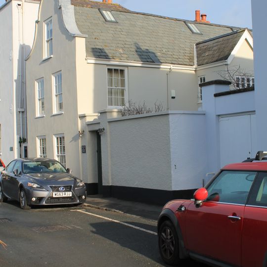 Wall and Piers of No 38