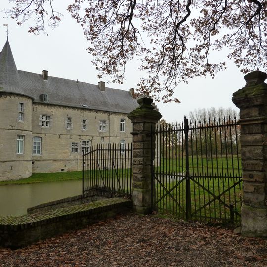 Rivieren Castle: fences and retaining walls