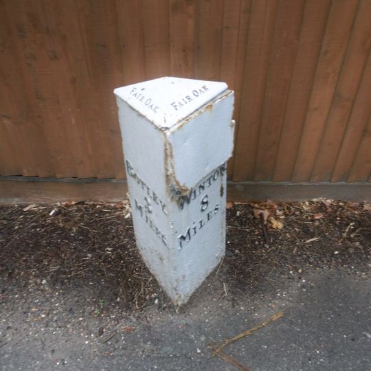 Milepost, Horton Heath; 25m S of traffic lights