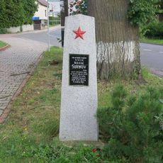 Pomník padlému rudoarmějci na rozcestí ve Stružinci