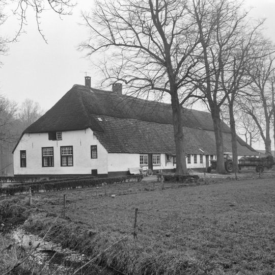 Buitenplaats Baest: boerderij genaamd "Lindehoef"