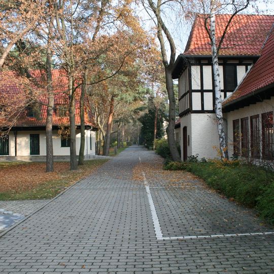 Arbeiterstadt  Große Halle , Wohnhäuser und Kommandantenhaus Stadtrandstraße 548-548E, 550-550G, 551/563, 562