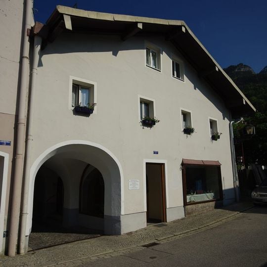 Wohn- und Geschäftshaus