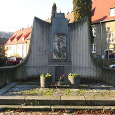 Pomník osvobození na rohu ulic Masarykova a Kosmova