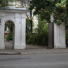 Ограда с воротами (Калуга)