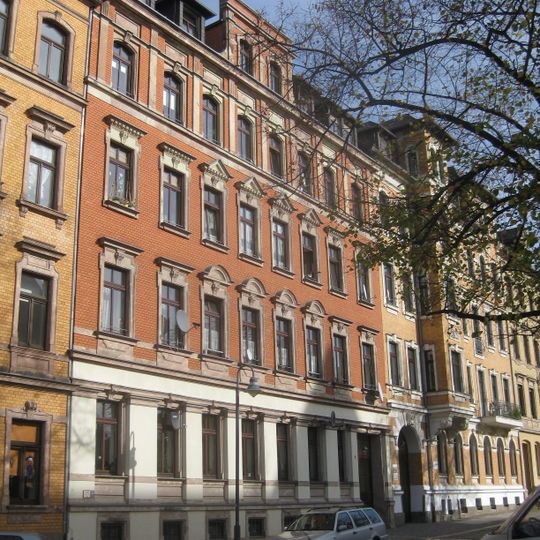 Mietshaus in geschlossener Bebauung Pestalozzistraße 3