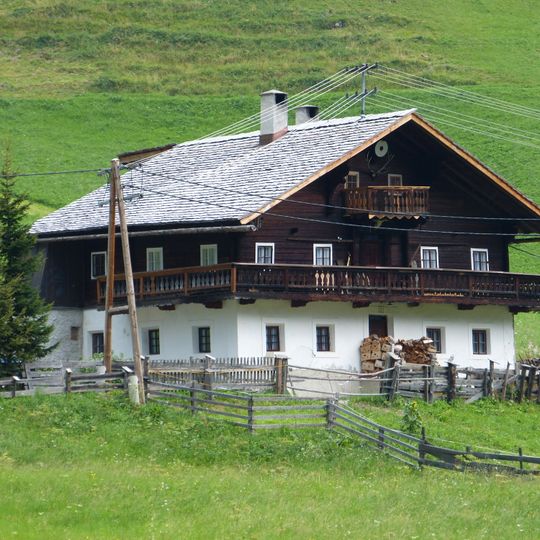 Wohngebäude des Paarhofes Außer-Hirber