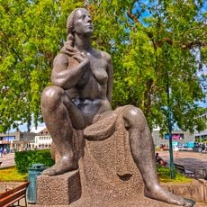 Statue