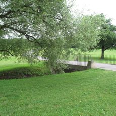 Most přes Lidický potok v památníku Lidice