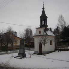 Kaple na památku padlým ve válce 1914-1018 s pomníkem Rudé armádě na paměť osvobození roku 1945