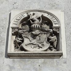 Ludwigstraße 8, Wappenrelief